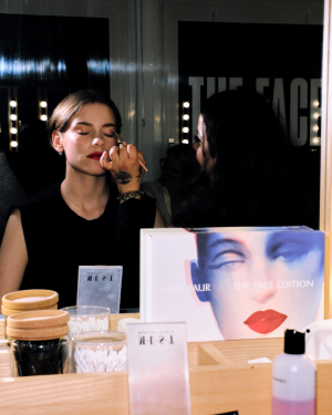 Eventfoto der Make Up Station des Sponsoring Partners Loni Baur Editions