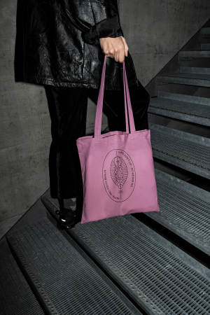 Jutebeutel mit Kampagnen Key-Visual. Das Key Visual transportiert eine klare Haltung zu sexueller Selbstbestimmung. Die feministische Kampagne setzt sich für Geschlechtergerechtigkeit ein.